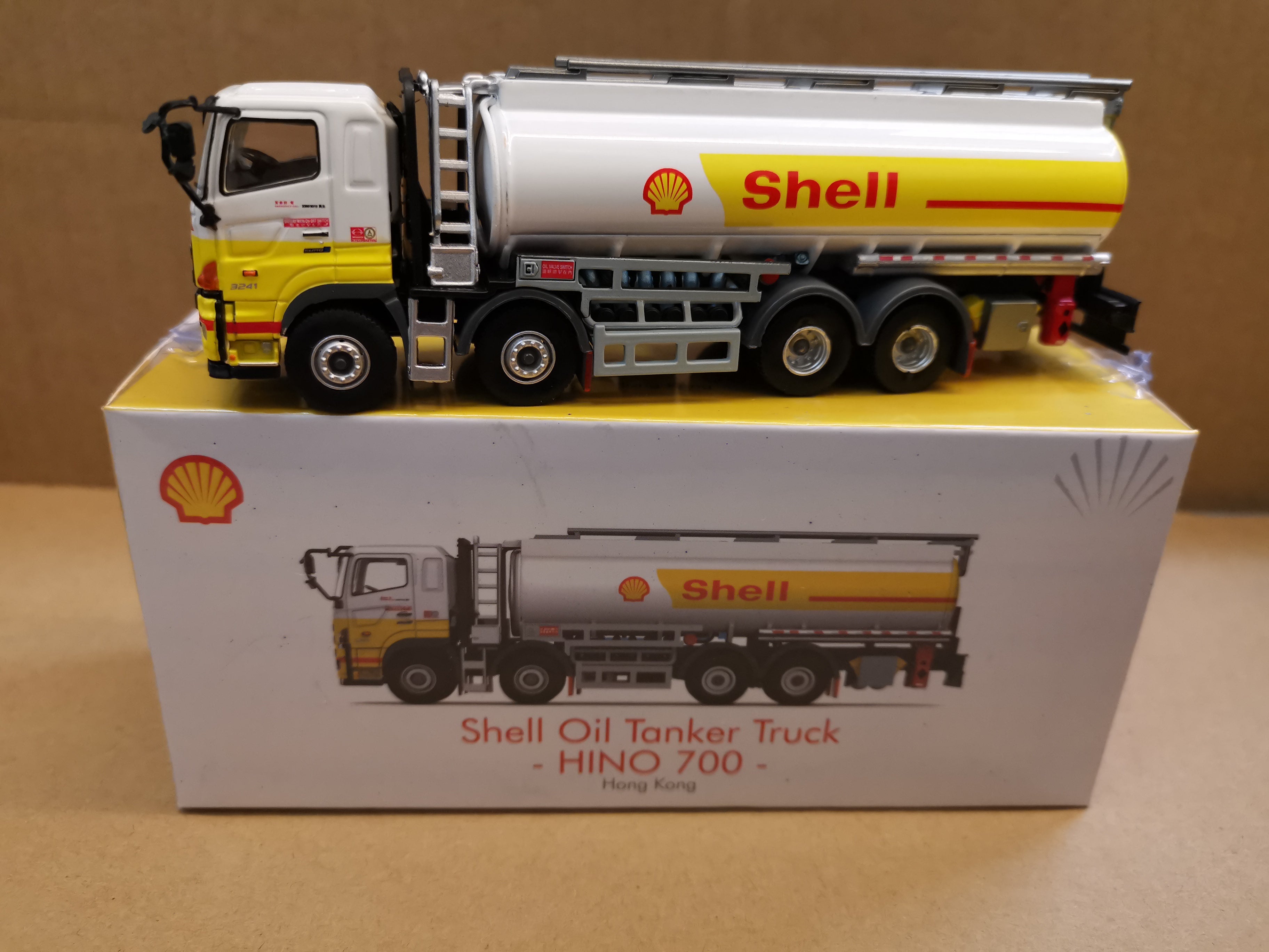 1/76 Tiny 179 Hino 700 Shell Oil Tanker Truck Lorry (ATC64617)