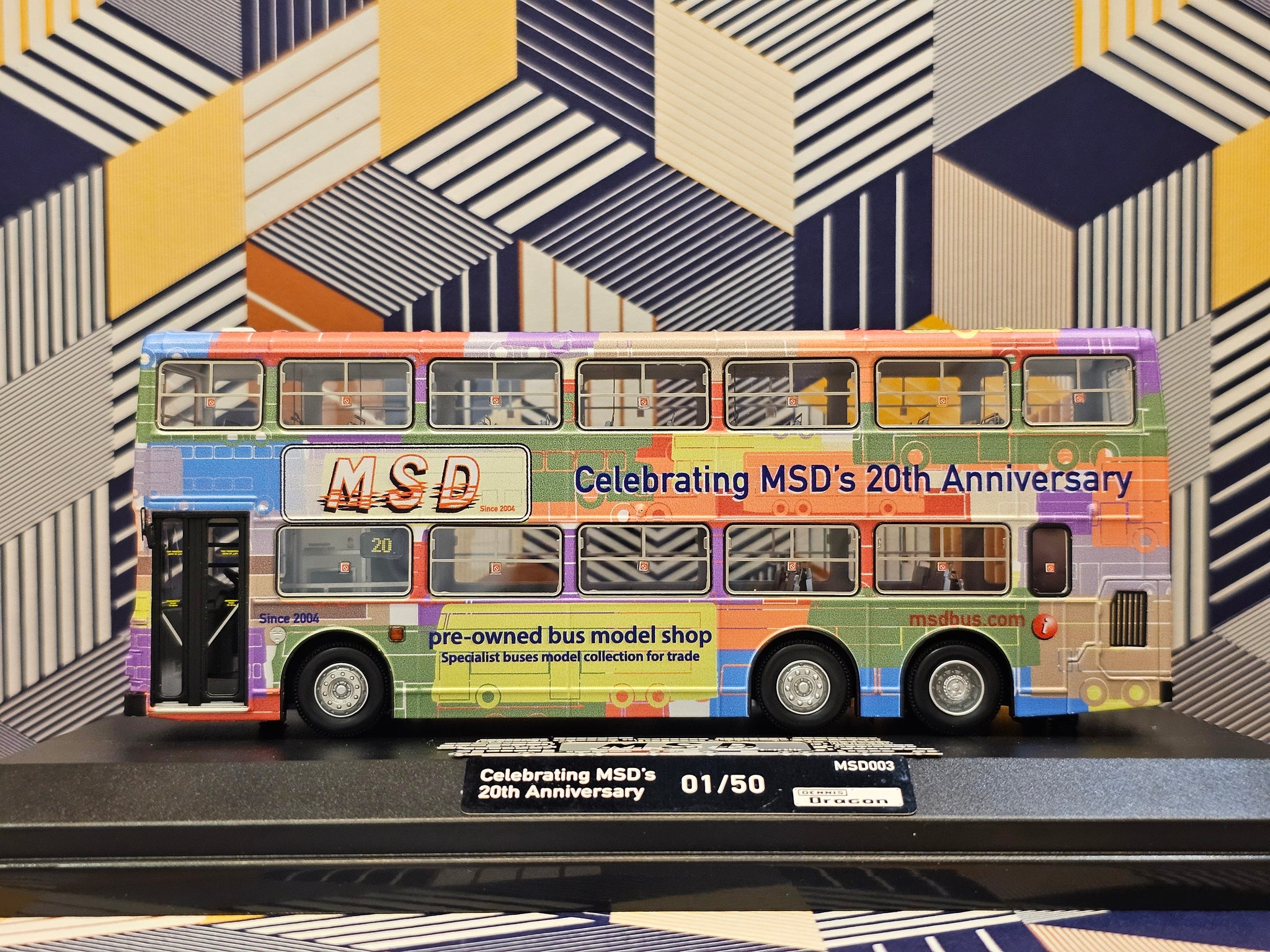 C'SM 1/76 LEYLAND Victory Mk2 Robotcop Livery V202B Diecast Model Bus C'SM 1/76 LEYLAND Victory Mk2 Robotcop Livery V202B Diecast Model Bus